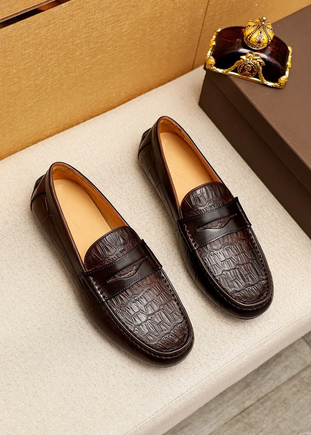 Men's Men's Shoes 💰: 420 💐BV Men's Slip-on Shoes® [BOTTEGA VENETA] Official website counter new model, one-to-one mold opening ⚠Italian calfskin embossed ➕Cow 🐂 leather lining. Driving slip-ons, available at counters, sizes 39-44 (38.45🉑️customized)
